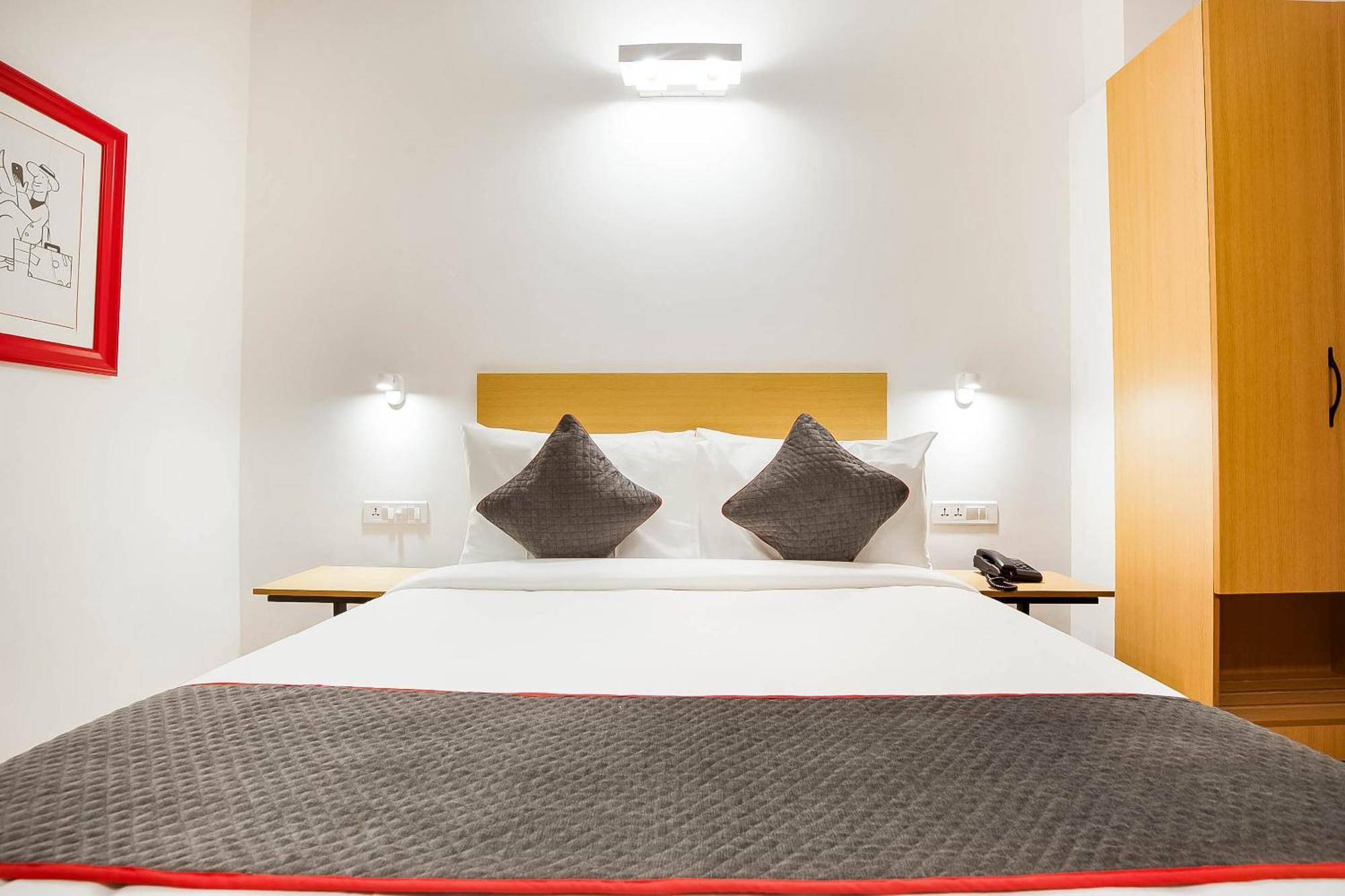 Super Townhouse Lords Inn Regency Manglia Exterior photo
