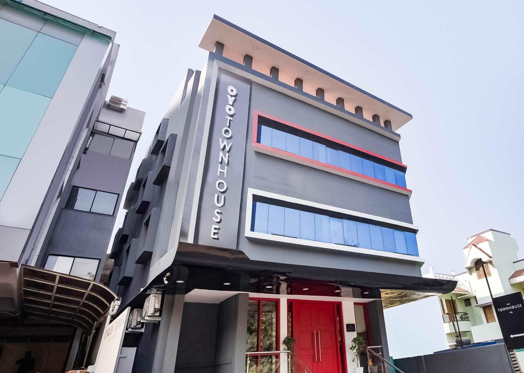 Super Townhouse Lords Inn Regency Manglia Exterior photo